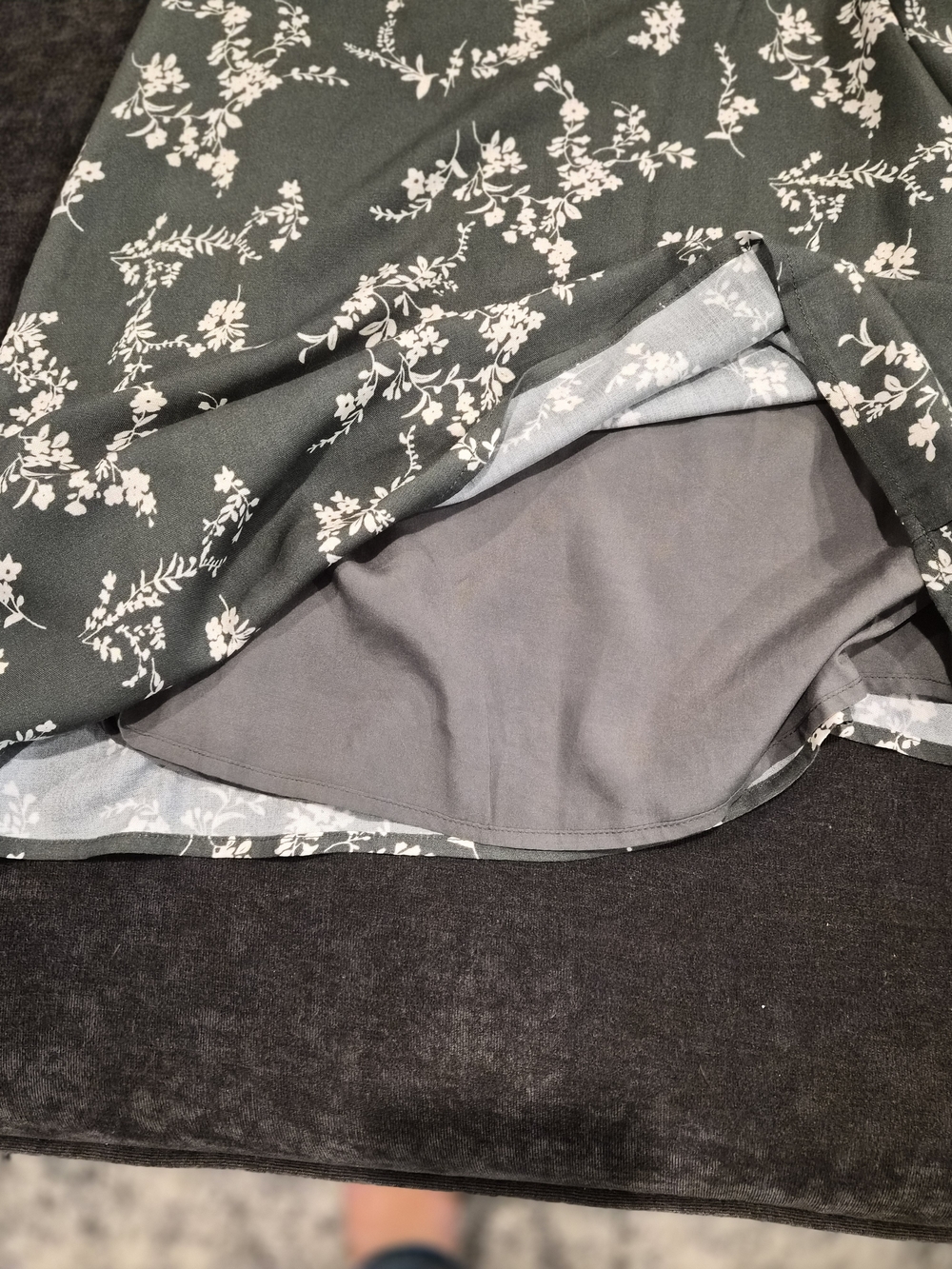 NWOT Skies Are Blue Floral V-Neck Spaghetti Strap Cami Top - Sage Green - Picture 4 of 6
